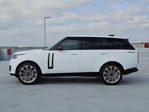 Fuji White 2026 Land Rover Range Rover P400 SE