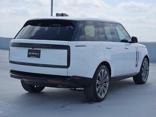 Fuji White 2026 Land Rover Range Rover P400 SE