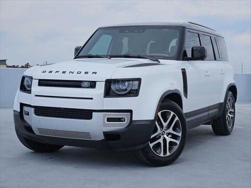 2025 Land Rover Defender 110 P300
