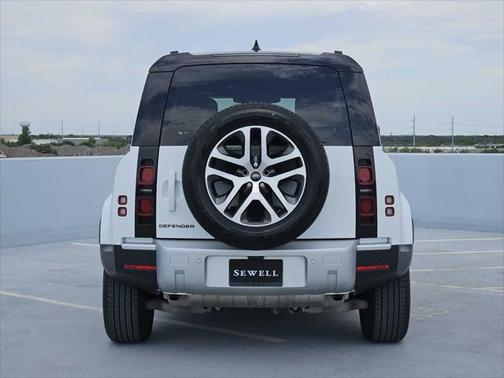 2025 Land Rover Defender 110 P300
