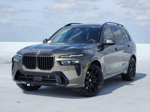 Manhattan Green Metallic 2024 BMW X7 xDrive40i