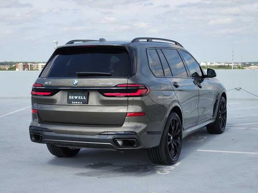 Manhattan Green Metallic 2024 BMW X7 xDrive40i