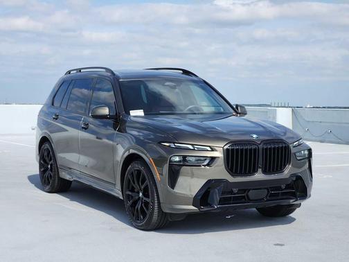 Manhattan Green Metallic 2024 BMW X7 xDrive40i