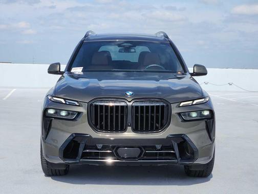 Manhattan Green Metallic 2024 BMW X7 xDrive40i