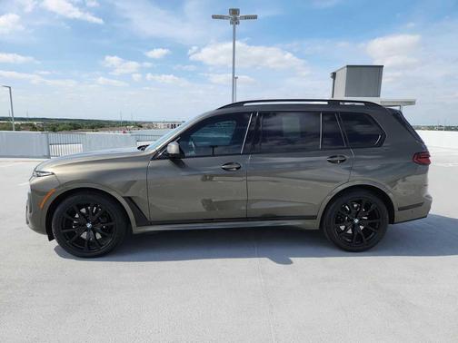Manhattan Green Metallic 2024 BMW X7 xDrive40i