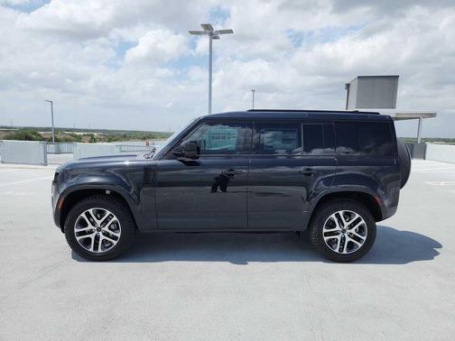 SANTORINI BLACK 2026 Land Rover Defender P300 S