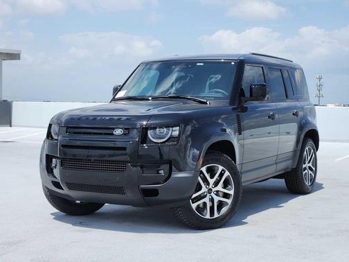 SANTORINI BLACK 2026 Land Rover Defender P300 S
