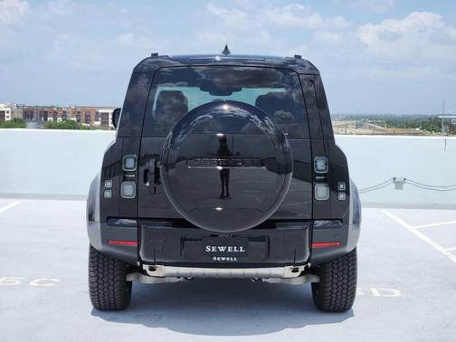 SANTORINI BLACK 2026 Land Rover Defender P300 S