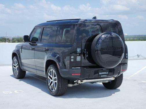 SANTORINI BLACK 2026 Land Rover Defender P300 S
