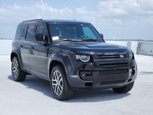 SANTORINI BLACK 2026 Land Rover Defender P300 S