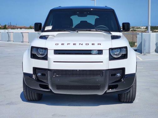 2025 Land Rover Defender 110 P400 X-Dynamic SE
