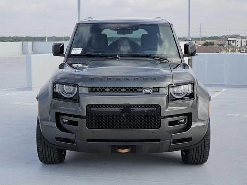 2025 Land Rover Defender P635 OCTA Edition One