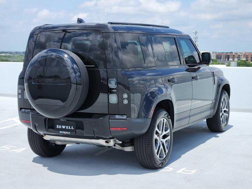 SANTORINI BLACK 2026 Land Rover Defender P300 S