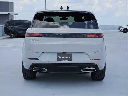 2025 Land Rover Range Rover Sport SE