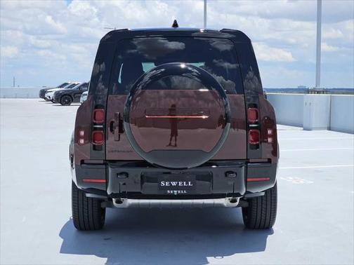 2025 Land Rover Defender 130 P400 X-Dynamic SE