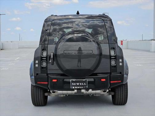 2025 Land Rover Defender 110 P400 X