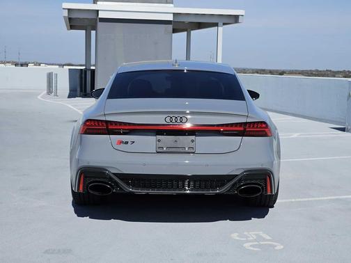 2023 Audi RS 7 4.0T