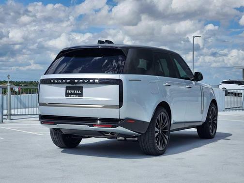 Hakuba Silver Metallic 2025 Land Rover Range Rover P530 SE SWB