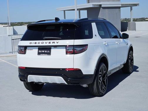 Fuji White 2026 Land Rover Discovery Sport Landmark