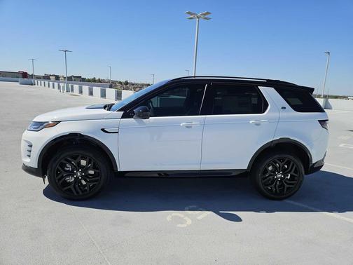 Fuji White 2026 Land Rover Discovery Sport Landmark