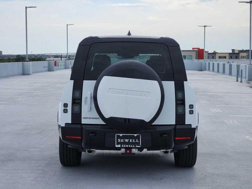 Fuji White 2026 Land Rover Defender P400 X-Dynamic SE