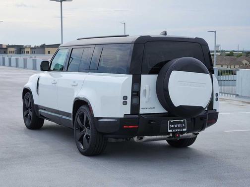 Fuji White 2026 Land Rover Defender P400 X-Dynamic SE