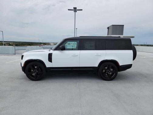 Fuji White 2026 Land Rover Defender P400 X-Dynamic SE