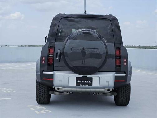 2025 Land Rover Defender 110 P300
