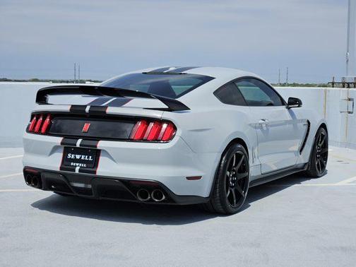 2017 Ford Shelby GT350R Base