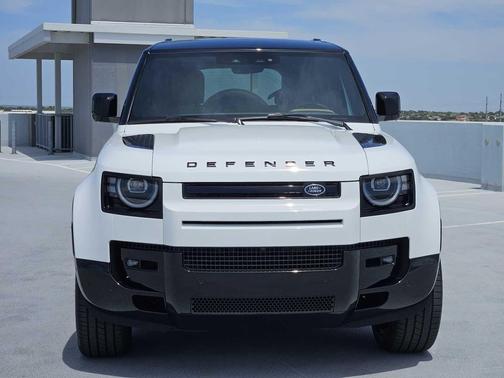 Fuji White 2026 Land Rover Defender P400 X-Dynamic SE