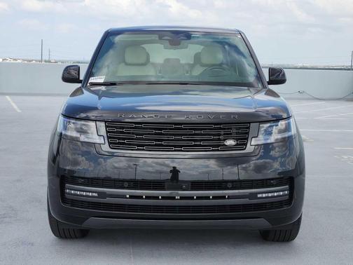 SANTORINI BLACK 2026 Land Rover Range Rover P550e SE