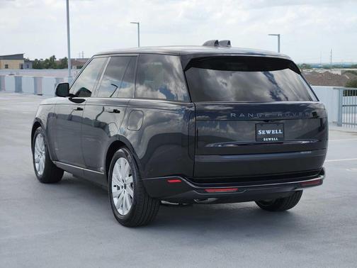SANTORINI BLACK 2026 Land Rover Range Rover P550e SE