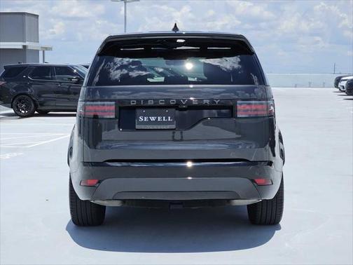 2024 Land Rover Discovery P300 Dynamic SE