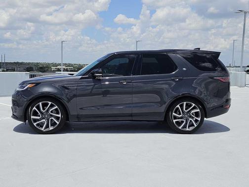 2024 Land Rover Discovery P300 Dynamic SE