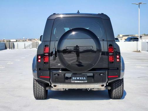 2025 Land Rover Defender 110 P400 X-Dynamic SE