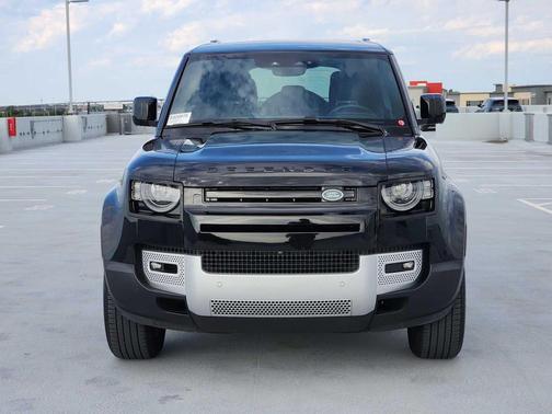 2025 Land Rover Defender 110 P300
