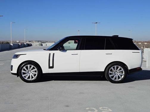 Fuji White 2025 Land Rover Range Rover P400 SE 7 Seat