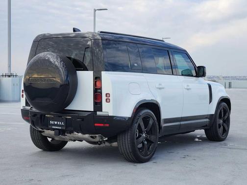 2024 Land Rover Defender 110 P400 X-Dynamic SE
