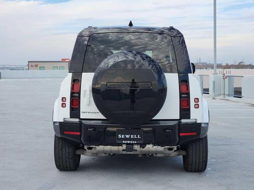 2024 Land Rover Defender 110 P400 X-Dynamic SE