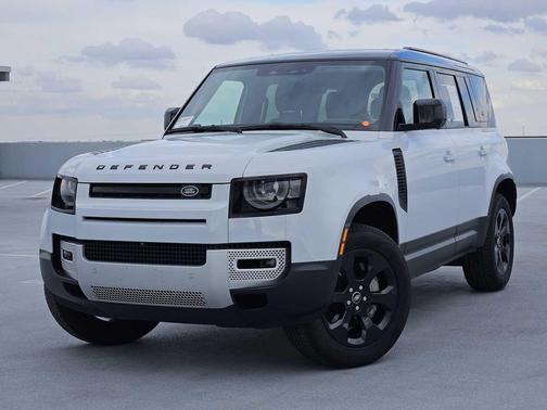 2023 Land Rover Defender SE
