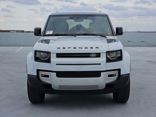 2023 Land Rover Defender SE
