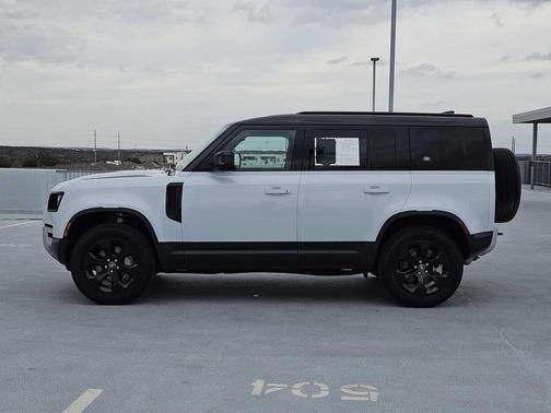 2023 Land Rover Defender SE