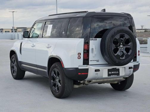 2023 Land Rover Defender SE