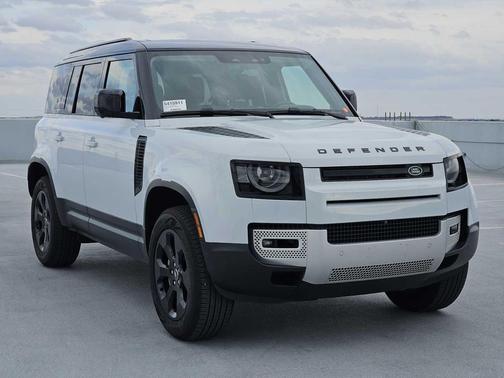 2023 Land Rover Defender SE