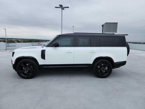 Fuji White 2026 Land Rover Defender P400 X-Dynamic SE