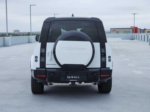 Fuji White 2026 Land Rover Defender P400 X-Dynamic SE