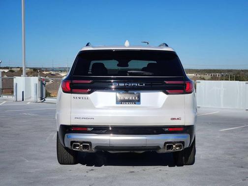 2025 GMC Acadia Denali