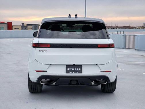 2026 Land Rover Range Rover Sport SE