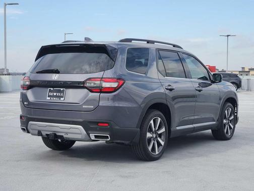 2025 Honda Pilot Touring 8-Passenger
