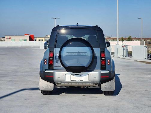 2025 Land Rover Defender 110 P400 S